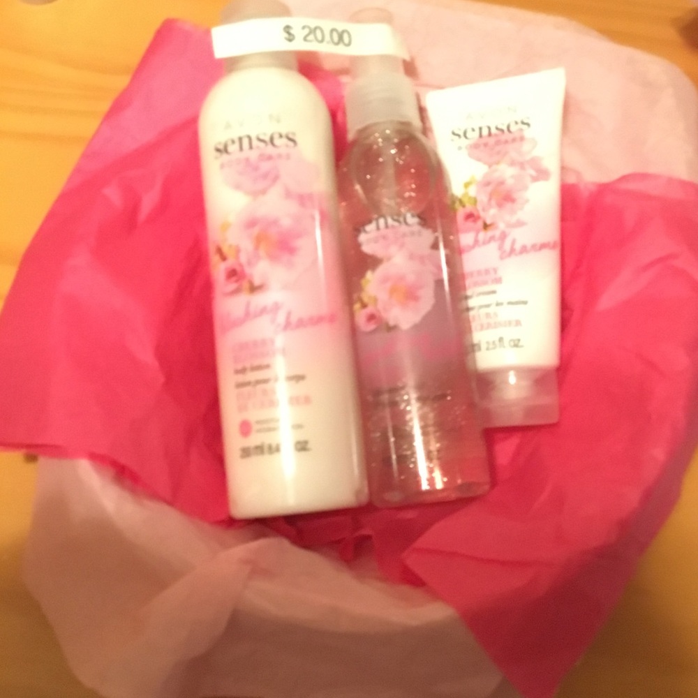 3 piece set. Avon Senses Body Care.